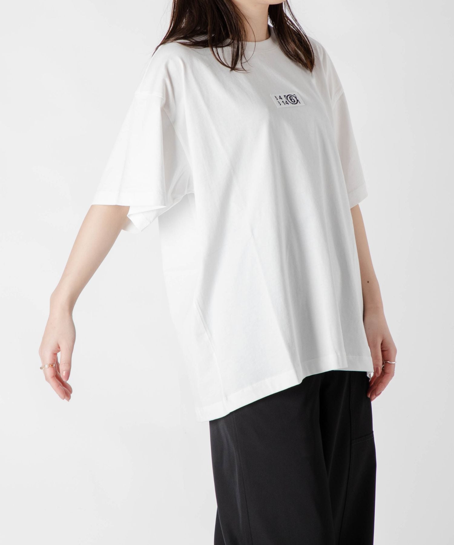 NUMERIC LOGO Tシャツ