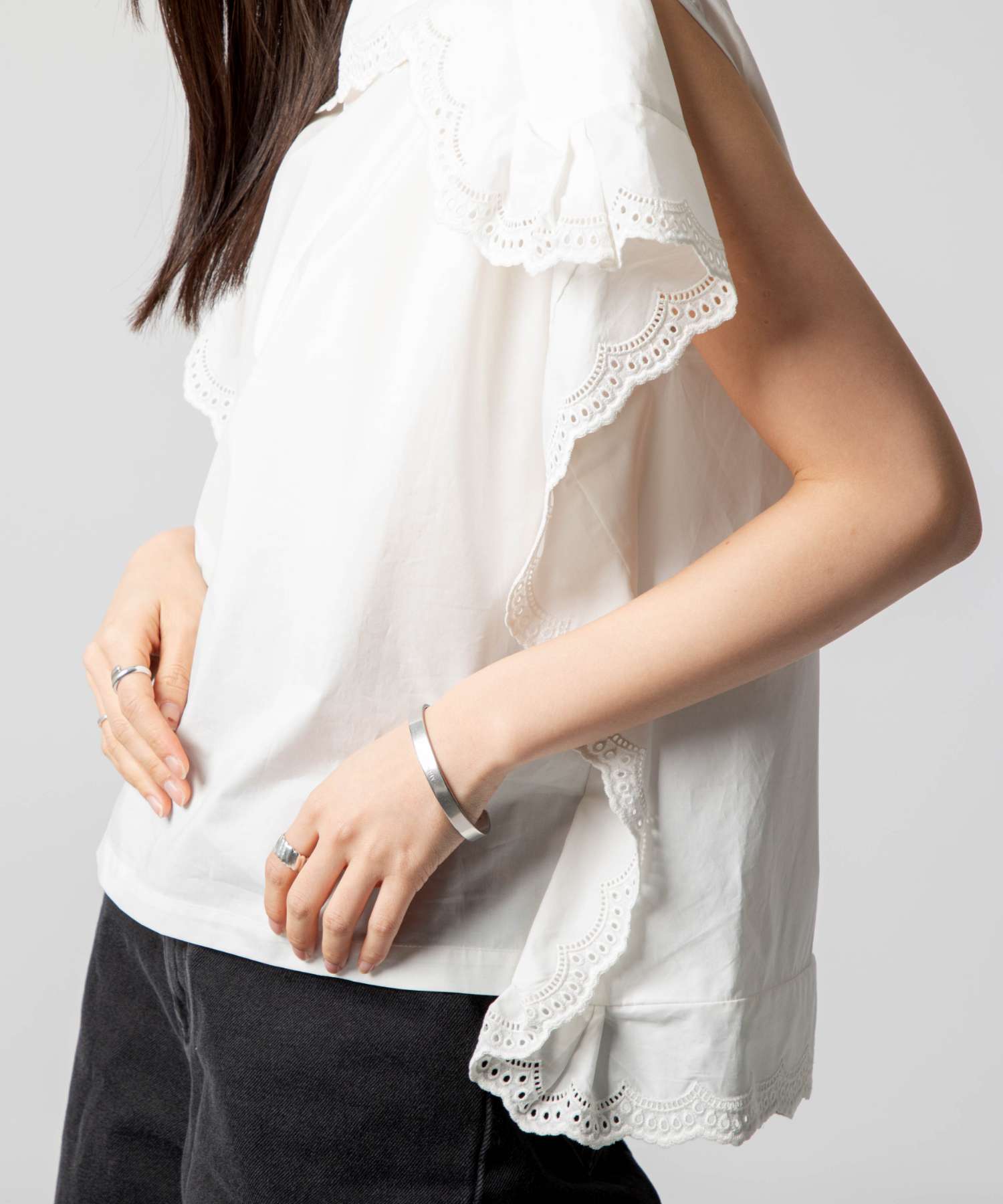 LACE SLEEVELESS Shirt 