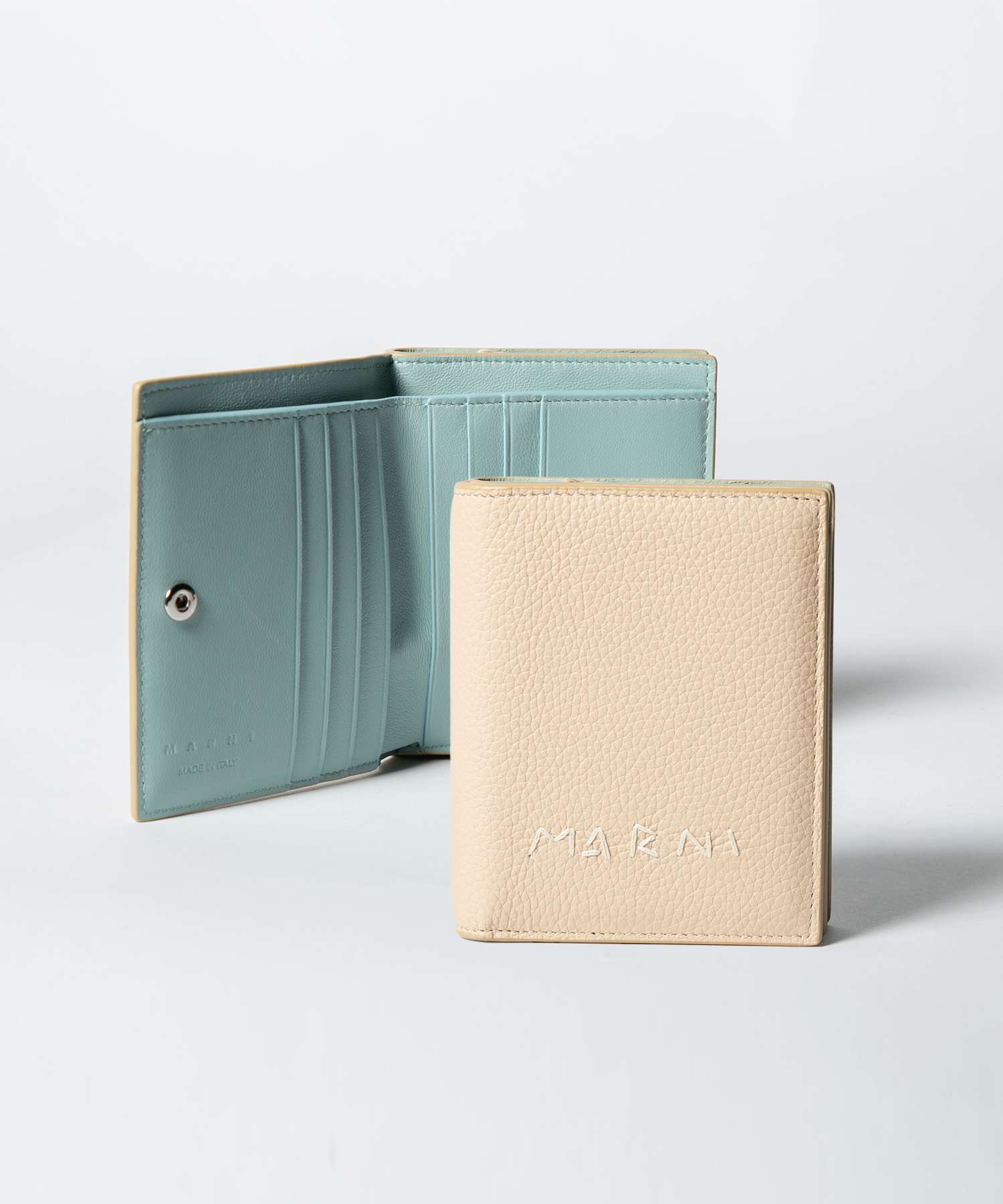 BILLFOLD ZIPAROUND 二つ折り財布