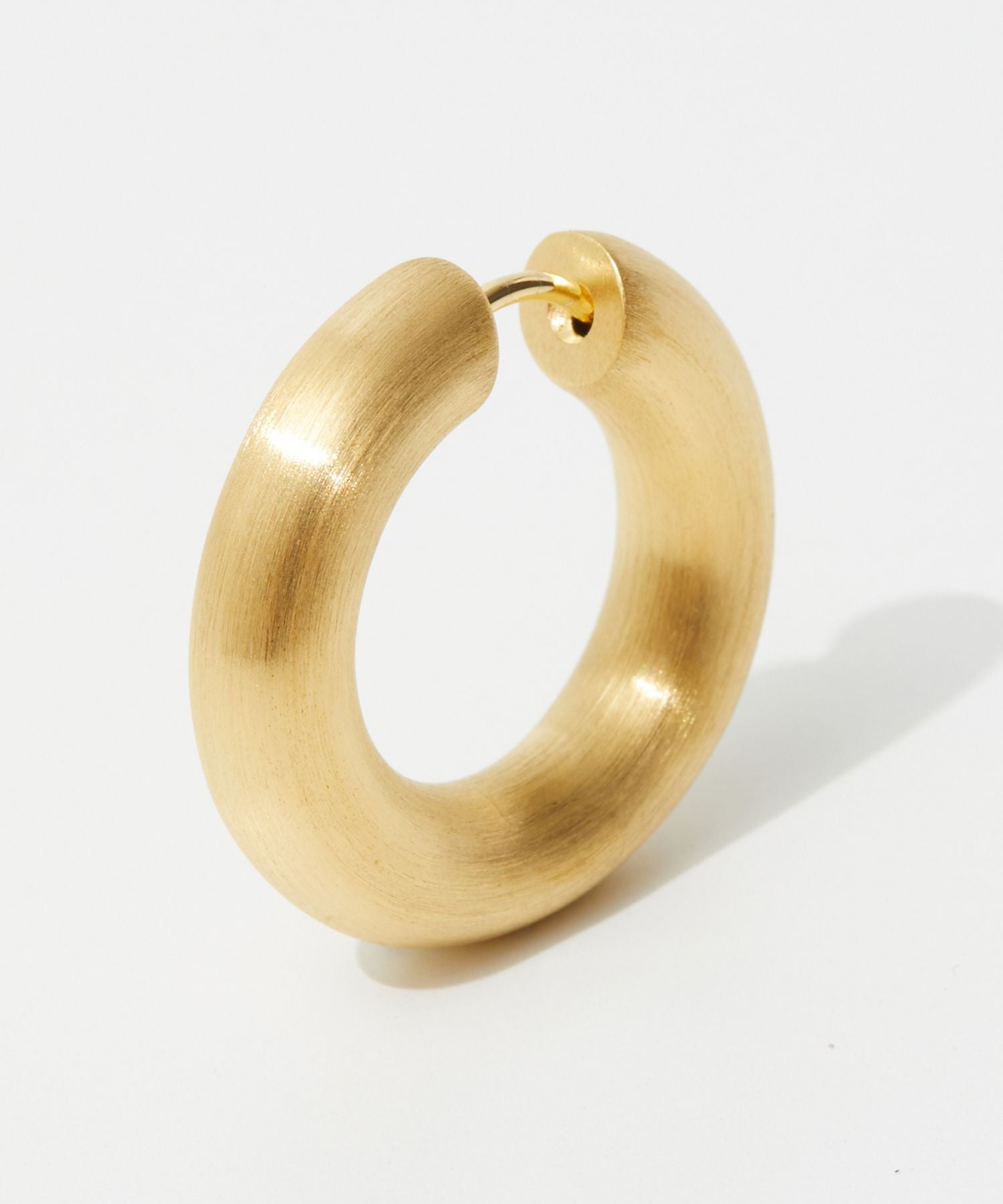 Chunky Hoops Satin Medium Gold ピアス