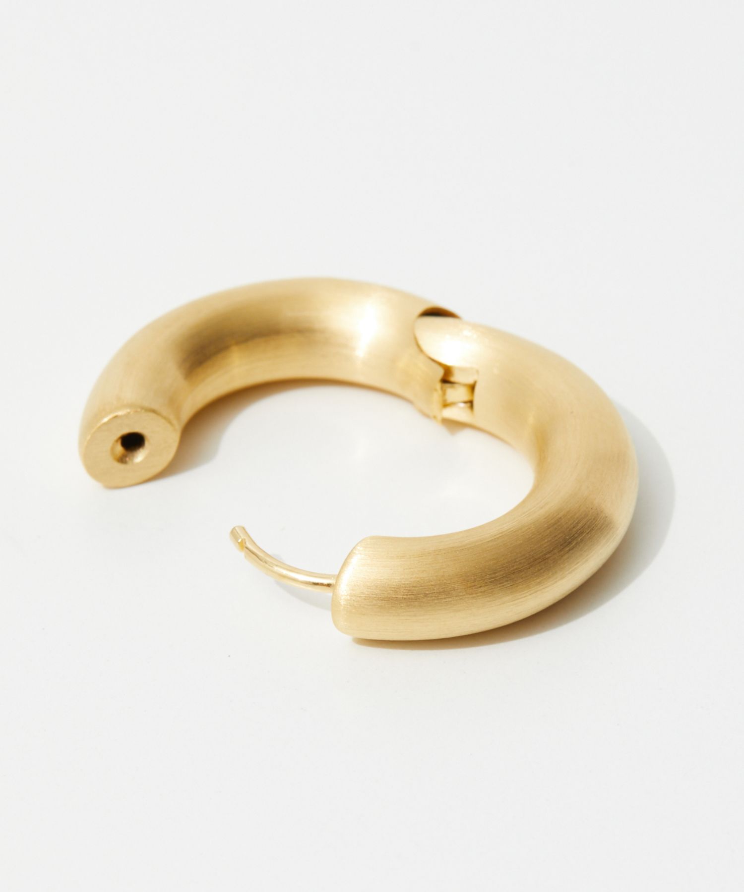 Chunky Hoops Satin Medium Gold ピアス